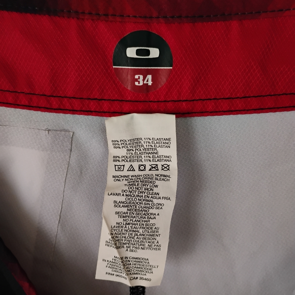 Men's Oakley Red & Black "Pixel Glitch" Surfing Board Shorts Swim Trunks Summer - Picture 13 of 15